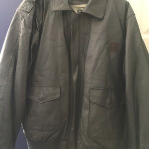 Essential Black leather jacket. Very nice! 💫🌟